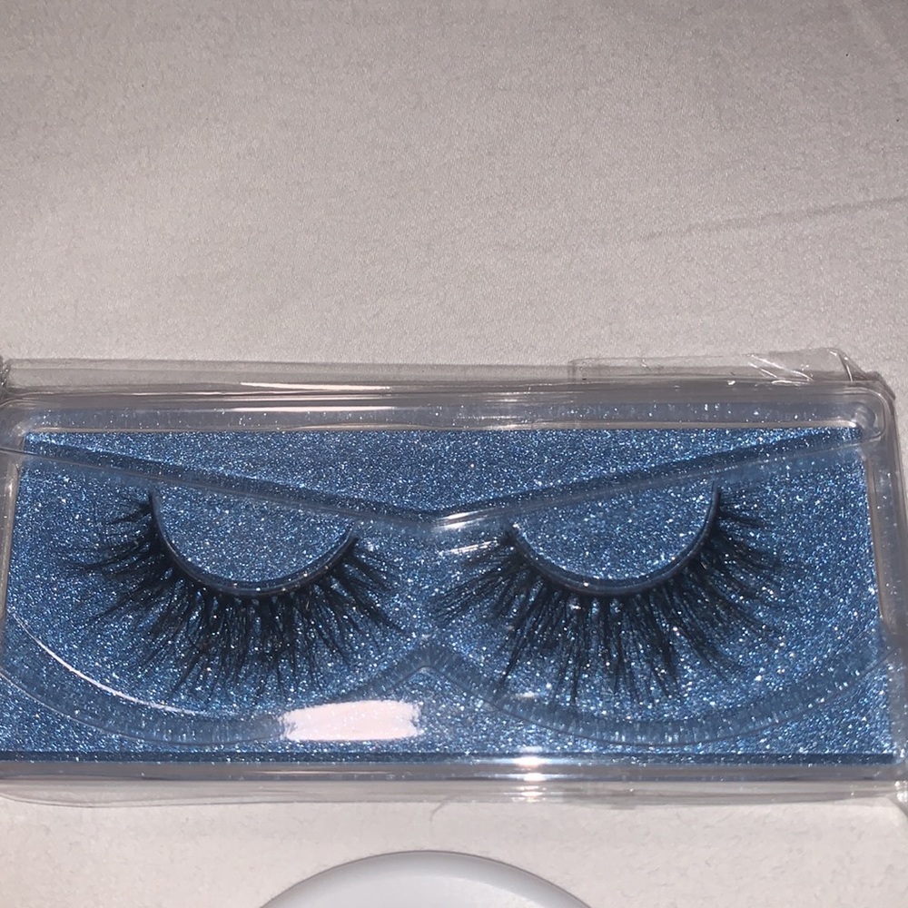 Makeup bundle - Picture 2 of 3